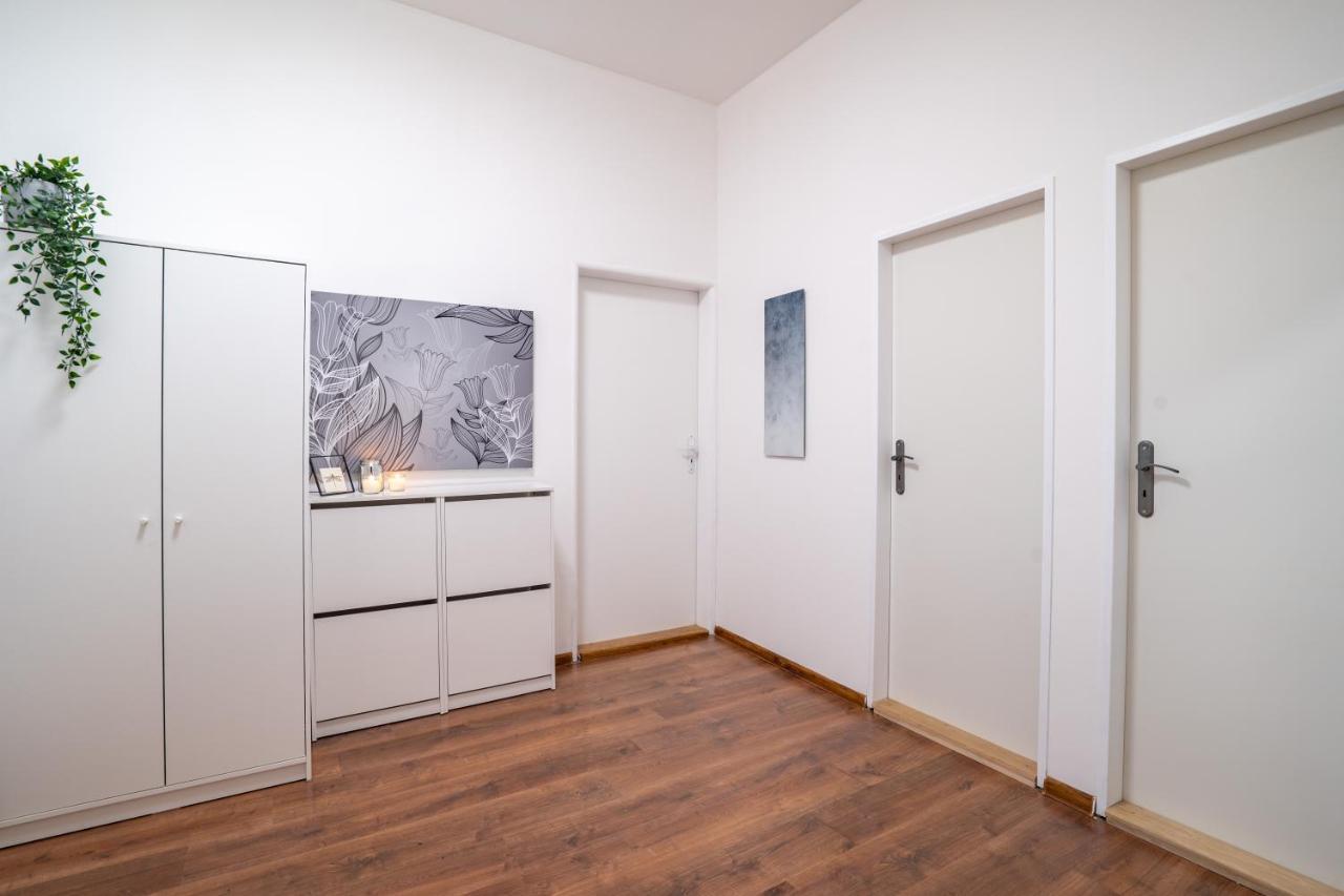 Family Apartment Ostrava Exterior photo